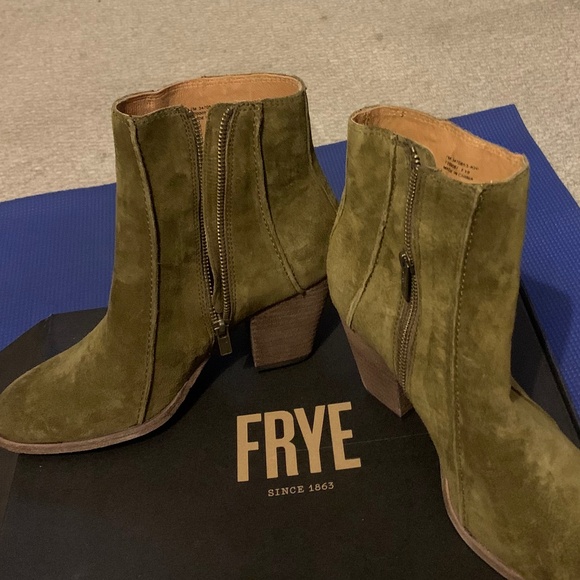 Olive suede Frye boots - Picture 5 of 6